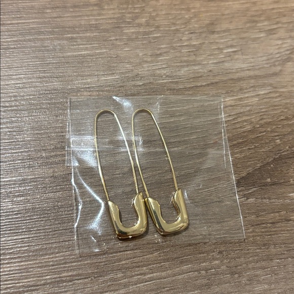 Gold Tone Paper Clip Earrings - Picture 2 of 2